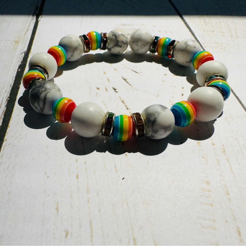 Marbled White and Rainbow Beaded Stretch Bracelet 🌈